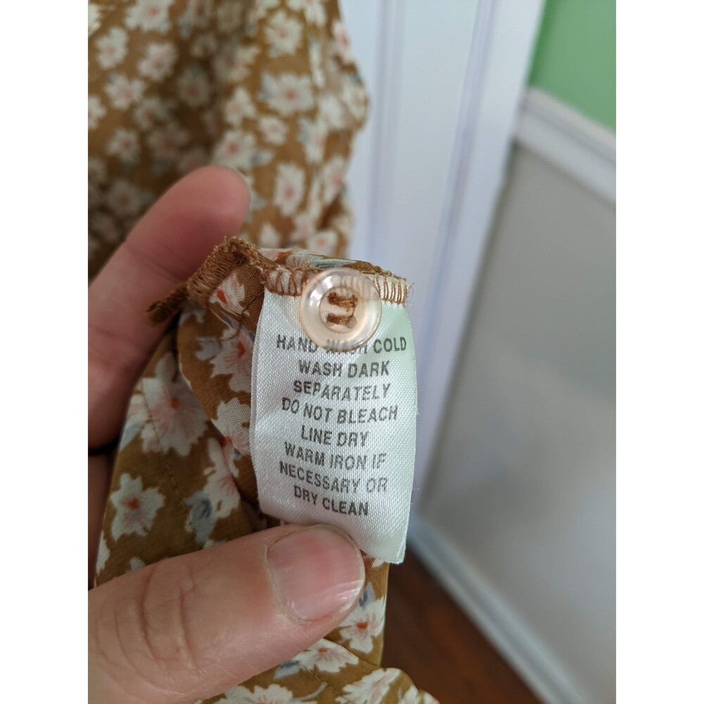 MII Sleeveless Blouse - Picture 3 of 7